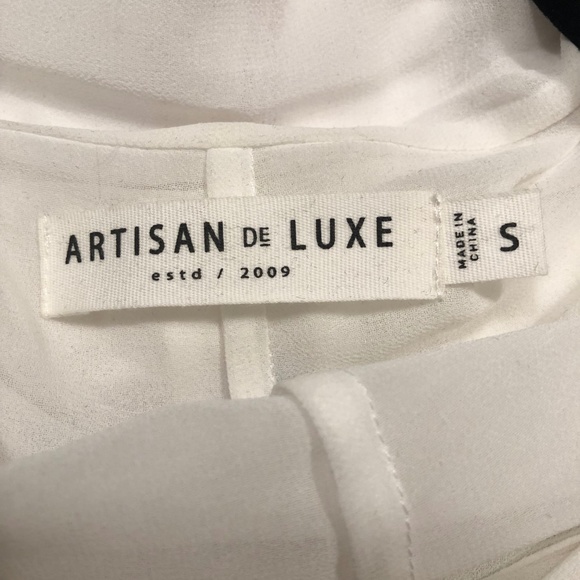 Artisan Deluxe Button Down Blouse - Picture 5 of 5